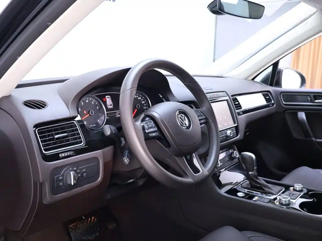 Volkswagen Touareg 2018 — фото 11