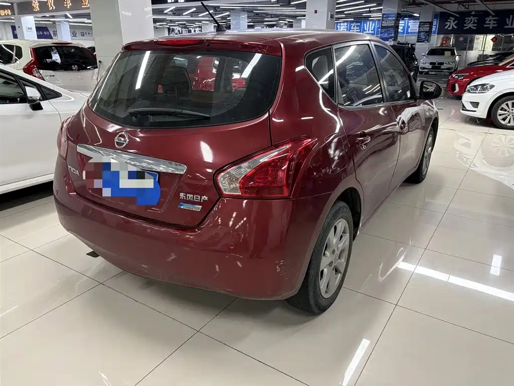 Nissan Tiida 2015