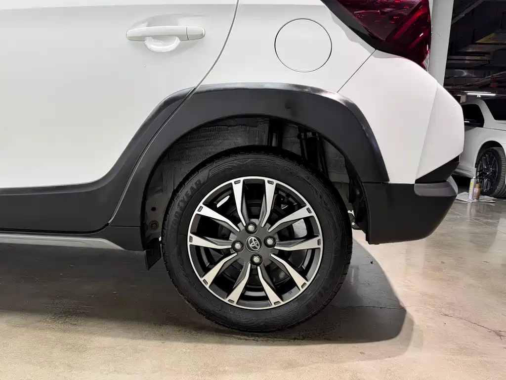 Toyota Yaris L 2022 — фото 25