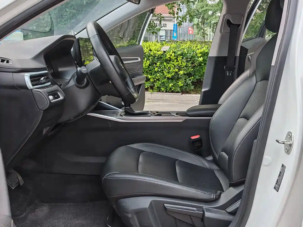 Geely Emgrand 2022
