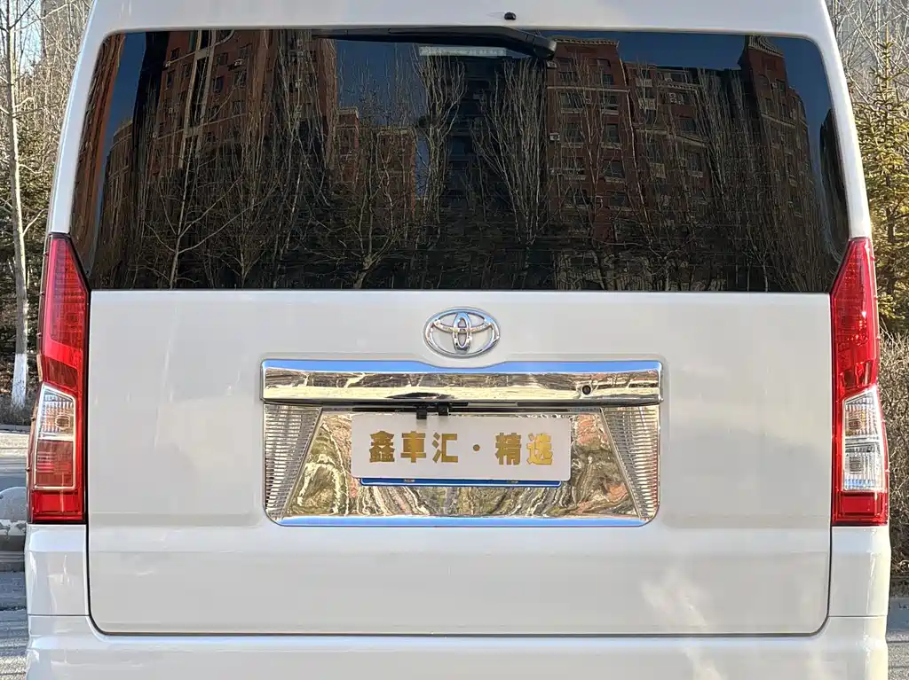 Toyota Hiace 2024 — фото 16