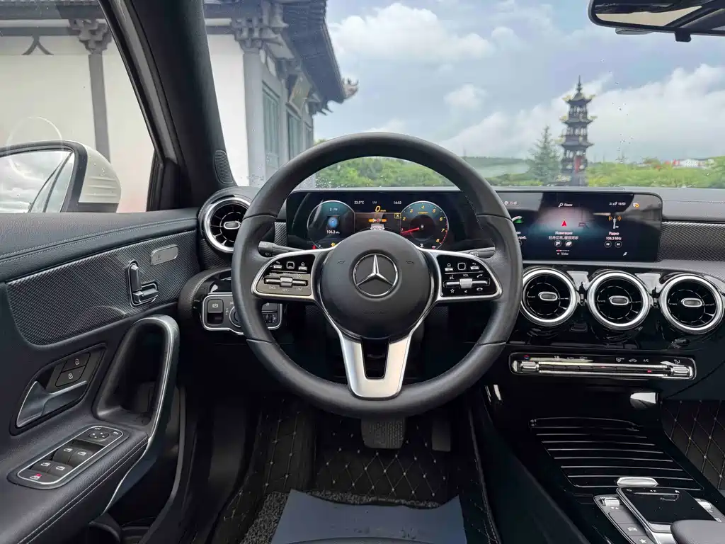 Mercedes-Benz A-Class 2022 — фото 17
