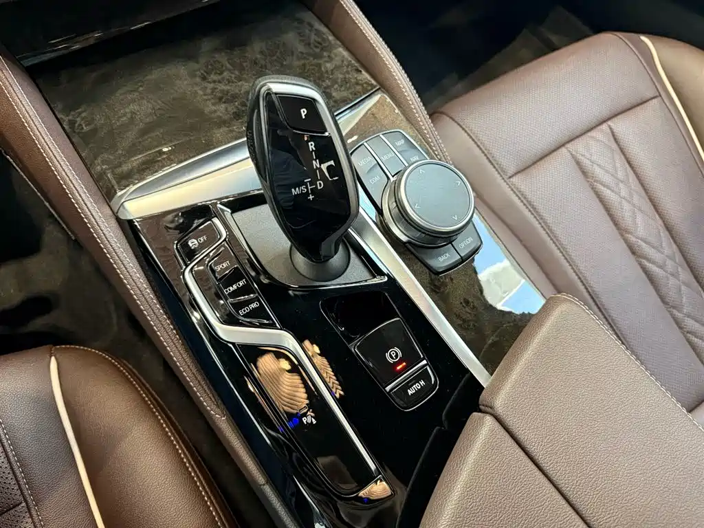 BMW 5 Series 2021 — фото 13