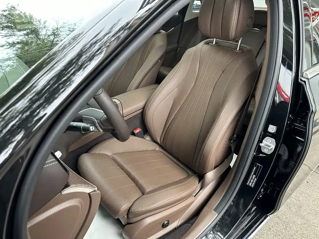 Mercedes-Benz E-Class 2023 — фото 10