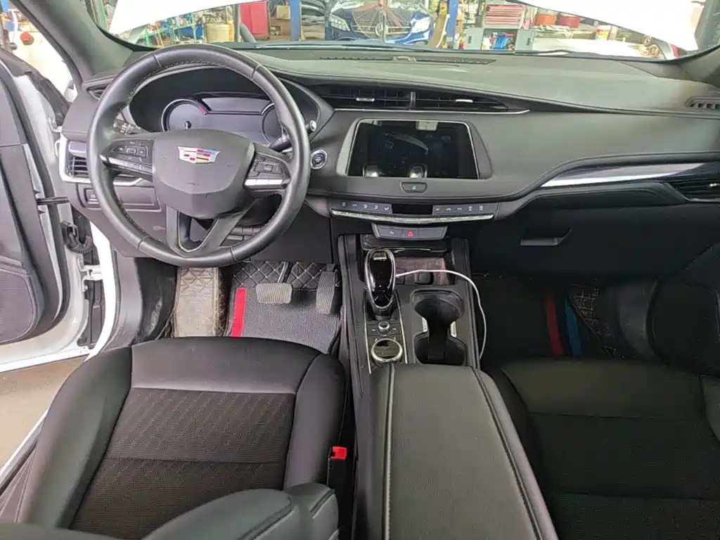 Cadillac XT4 2023 — фото 10