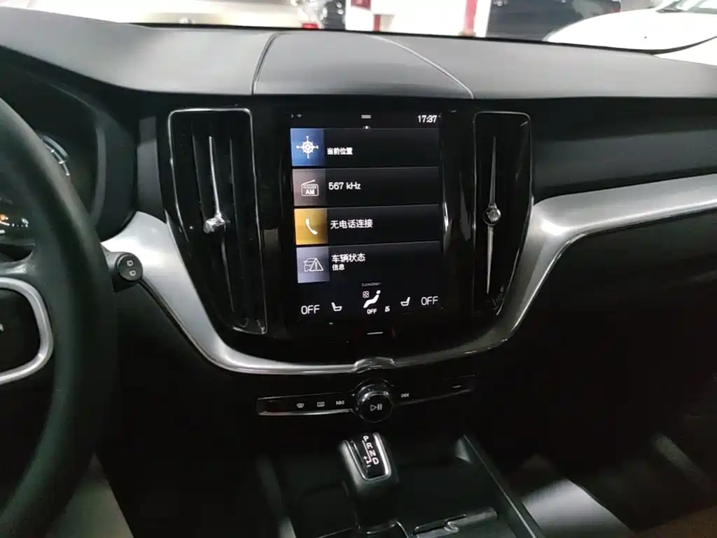 Volvo XC60 2019 — фото 13