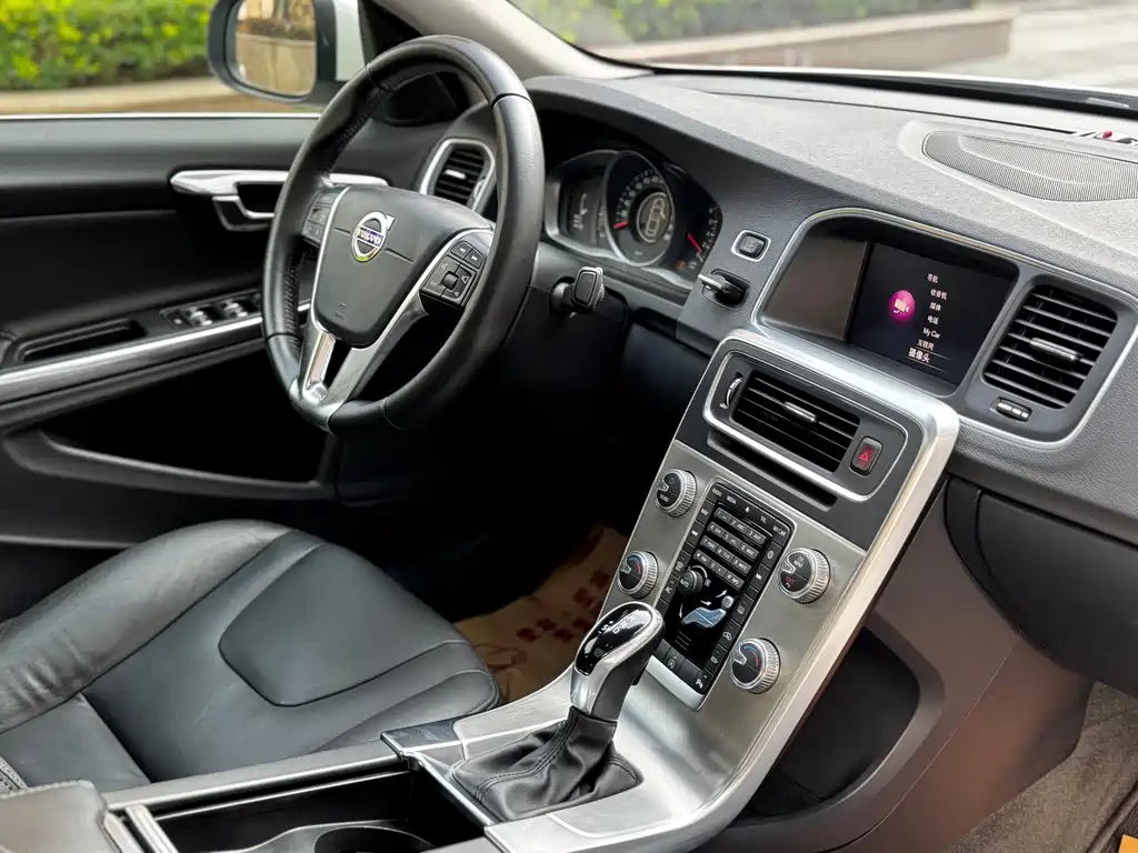 Volvo S60 2017 — фото 9