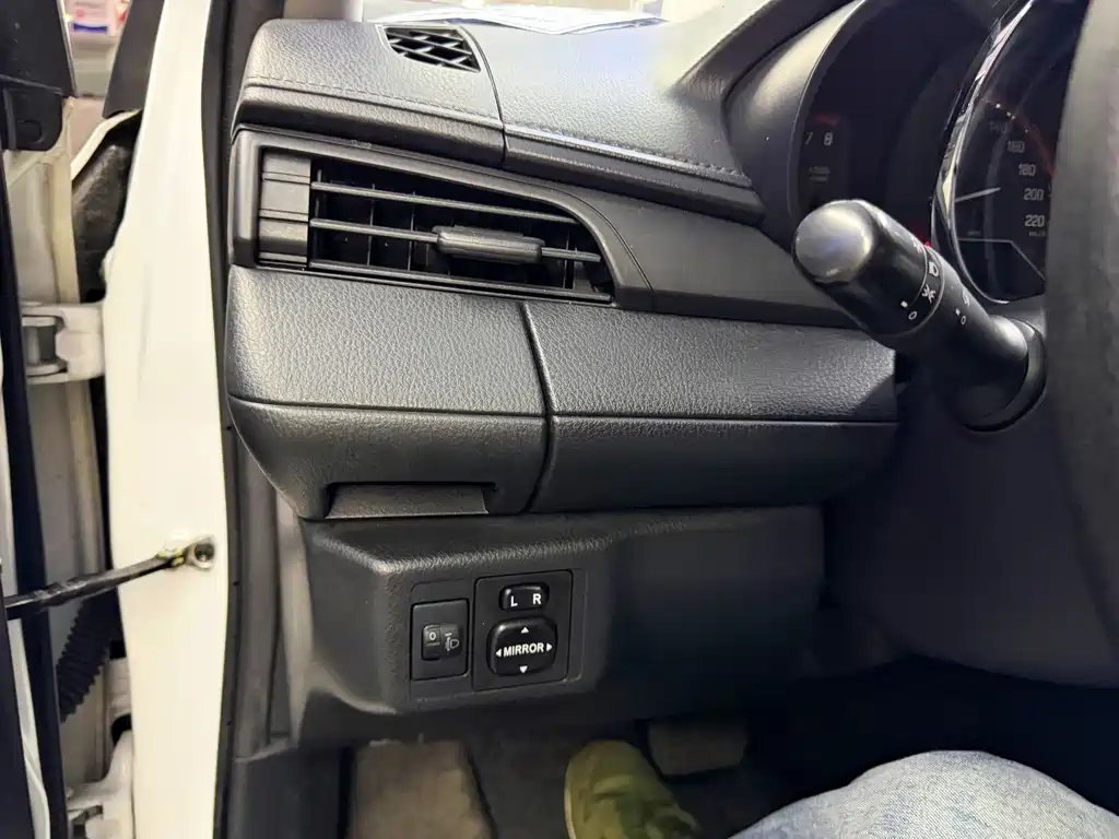 Toyota Yaris L 2022 — фото 15