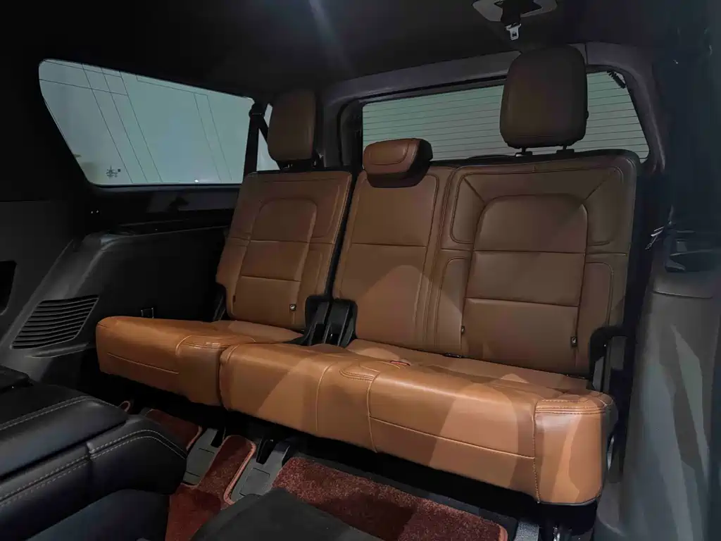 Lincoln Navigator 2021 — фото 17