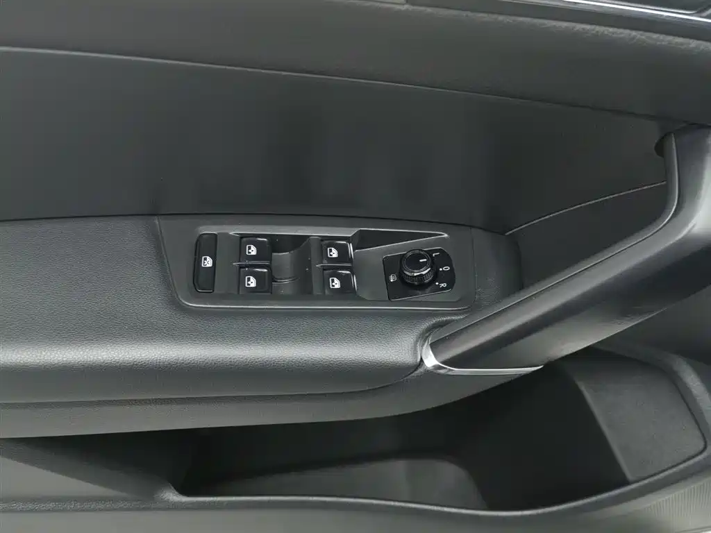 Volkswagen Touran 2018 — фото 9