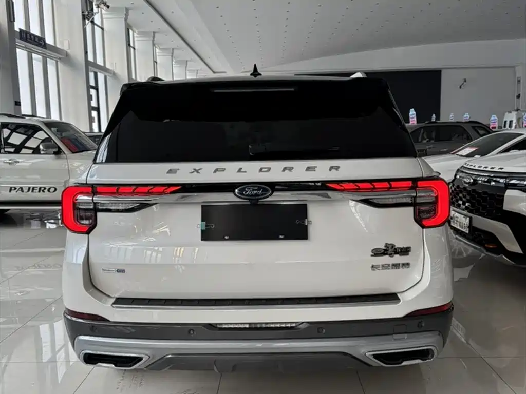 Ford Explorer 2023 — фото 8