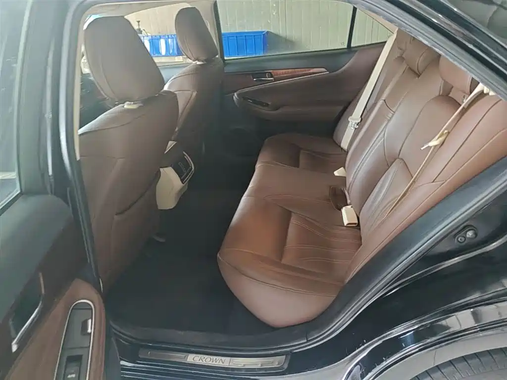 Toyota Crown 2016 — фото 16