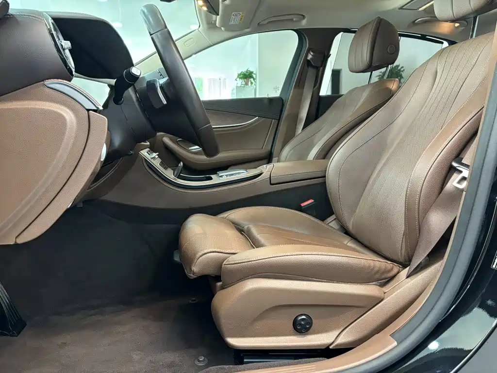 Mercedes-Benz E-Class 2022 — фото 16
