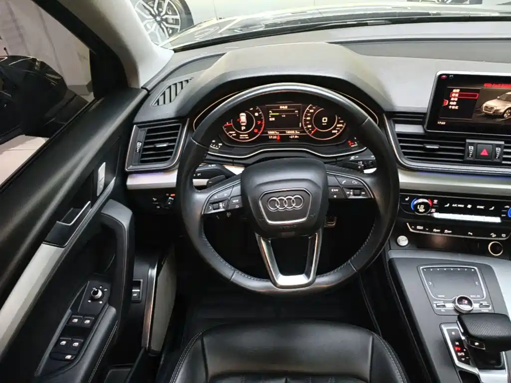 Audi Q5L 2020 — фото 11