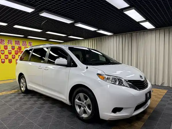 Toyota Sienna 2015