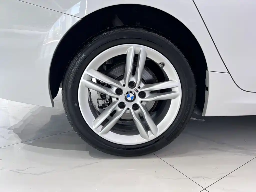 BMW 1 Series 2023 — фото 19