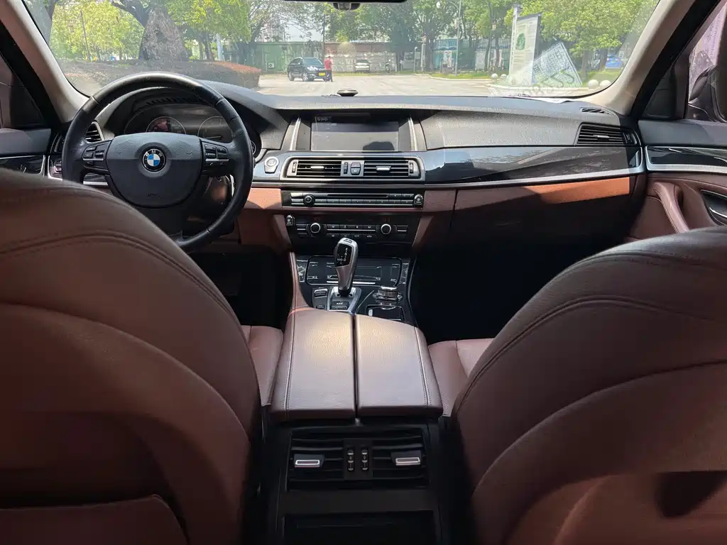 BMW 5 Series 2016 — фото 13