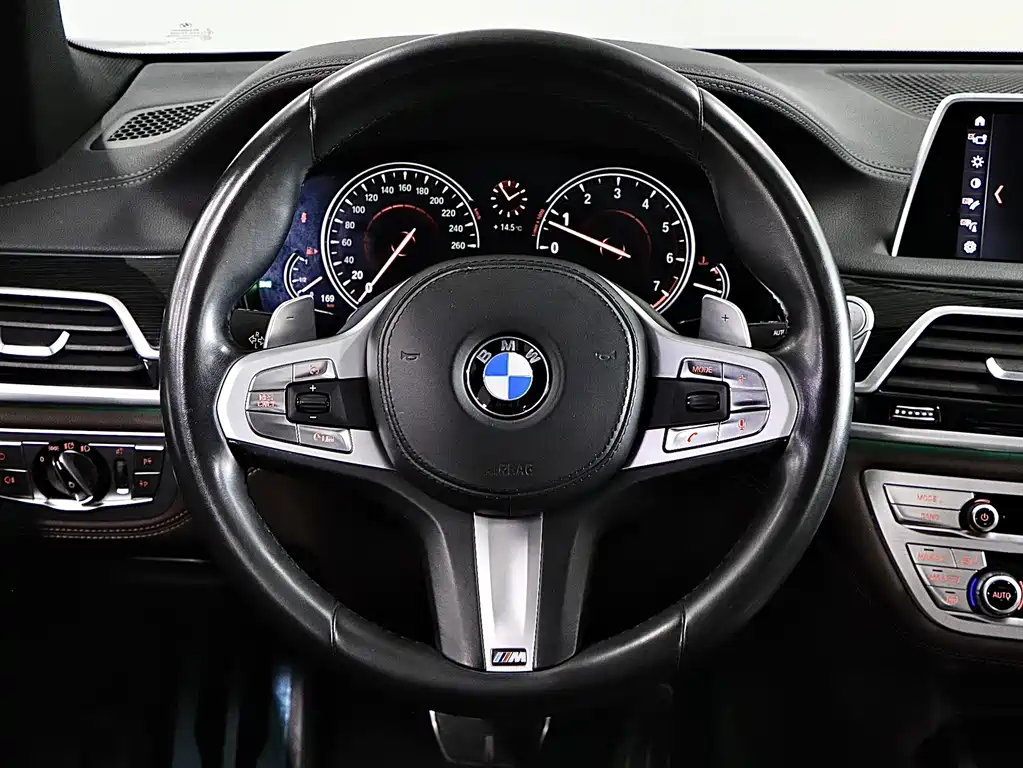 BMW 7 Series 2018 — фото 10