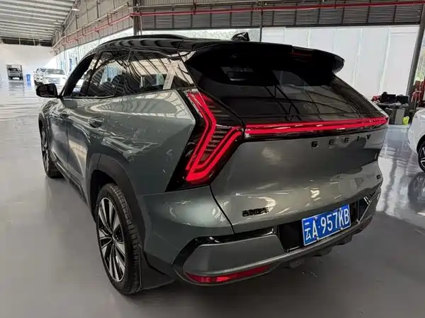 Geely Boyue L 2025