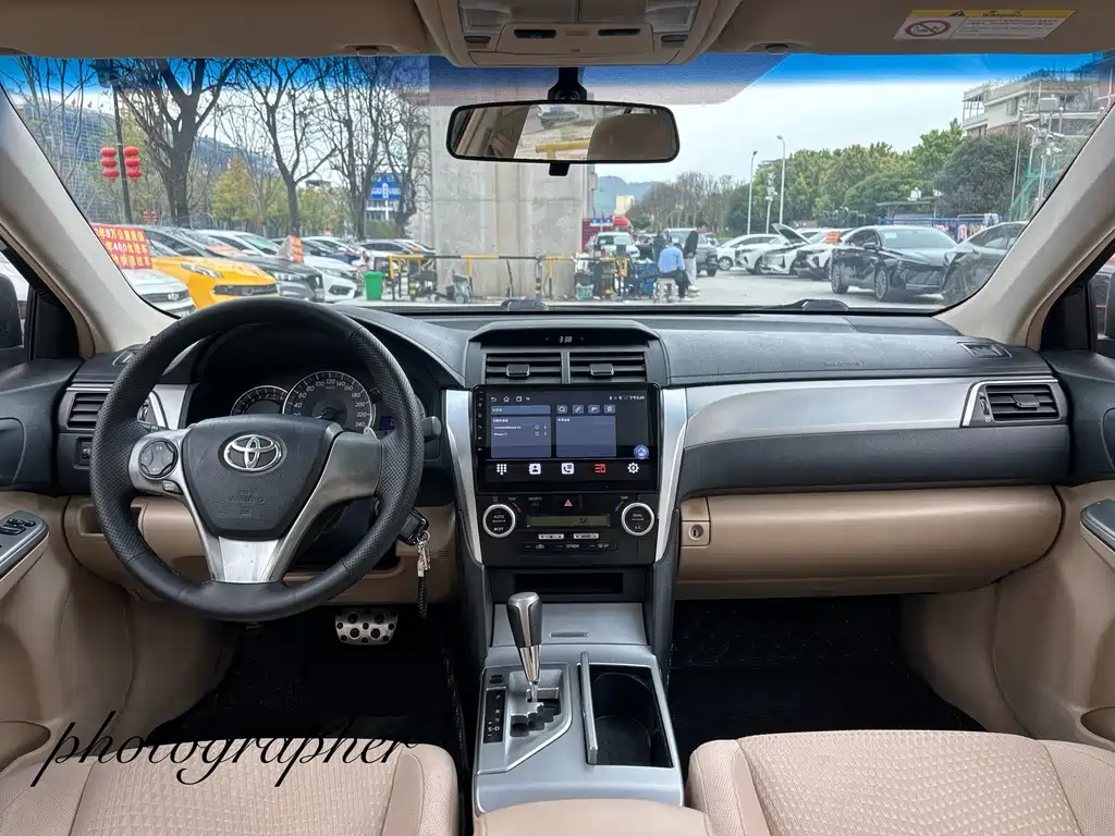 Toyota Camry 2013 — фото 11