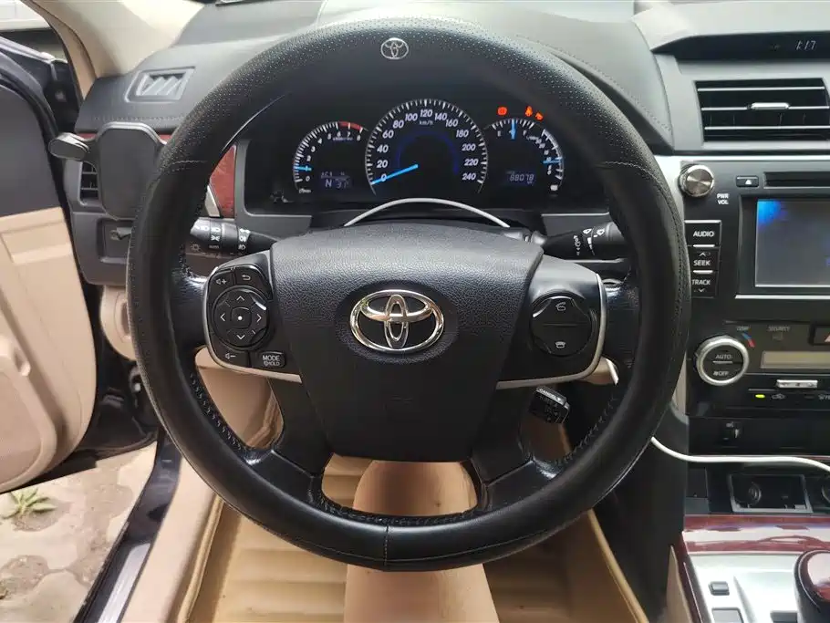 Toyota Camry 2015 — фото 15