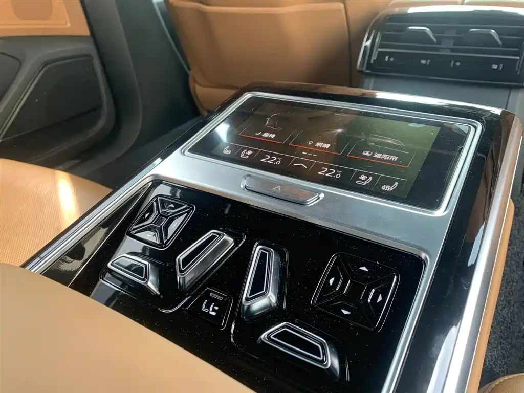 Audi A8 2021 — фото 11