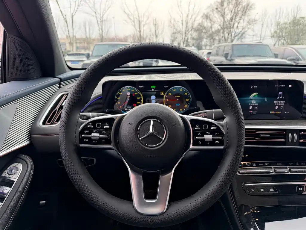 Mercedes-Benz EQC 2022 — фото 10