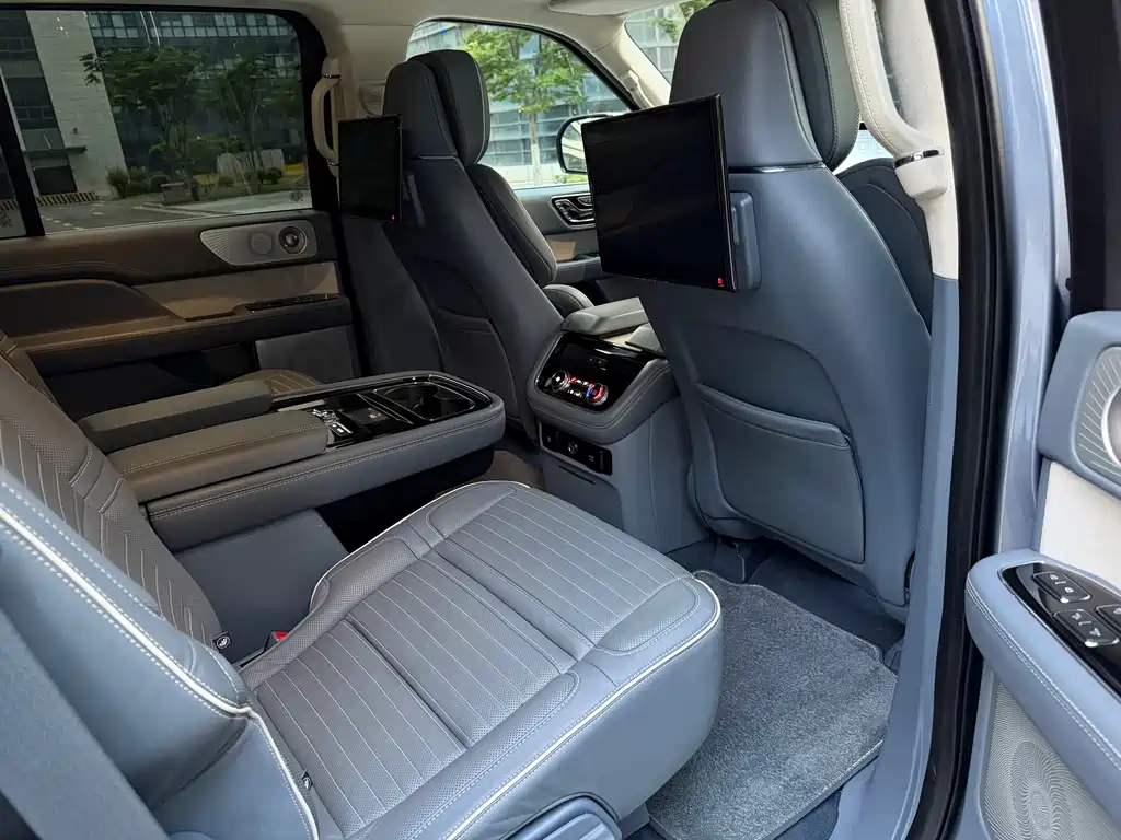 Lincoln Navigator 2019 — фото 10