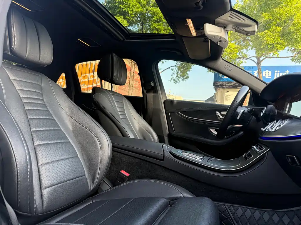 Mercedes-Benz E-Class 2018 — фото 12