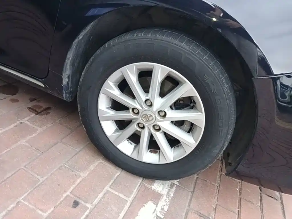 Toyota Camry 2014 — фото 14