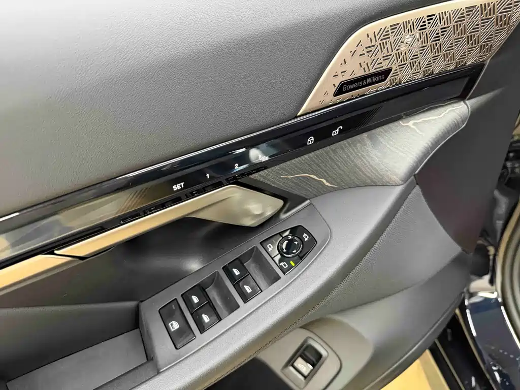BMW 5 Series 2024 — фото 10