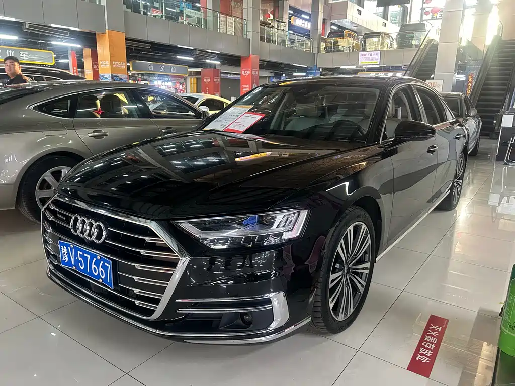 Audi A8 2019 — фото 1