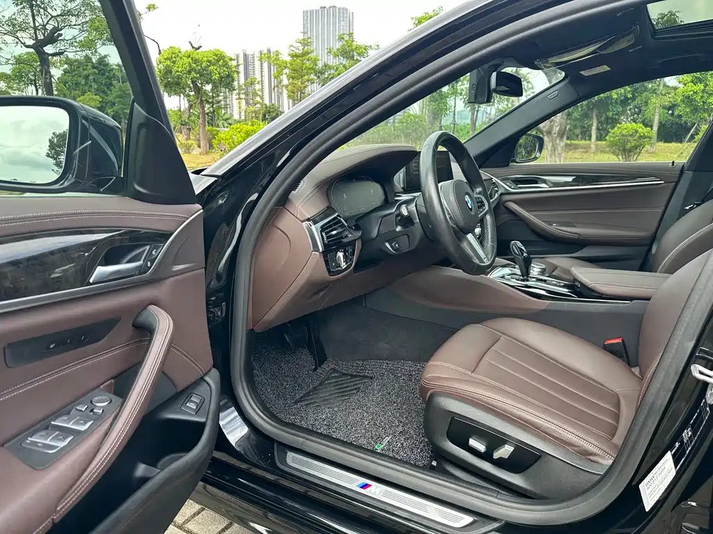 BMW 5 Series 2020 — фото 10