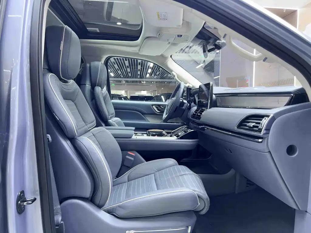 Lincoln Navigator 2021 — фото 11