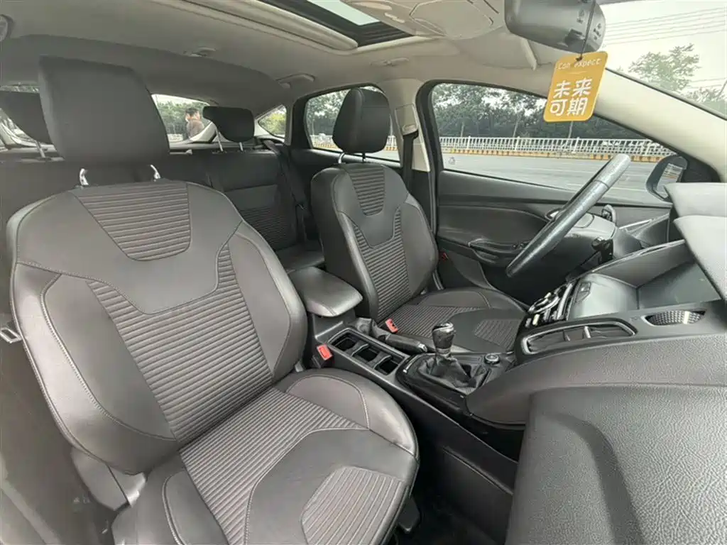 Ford Focus 2019 — фото 15