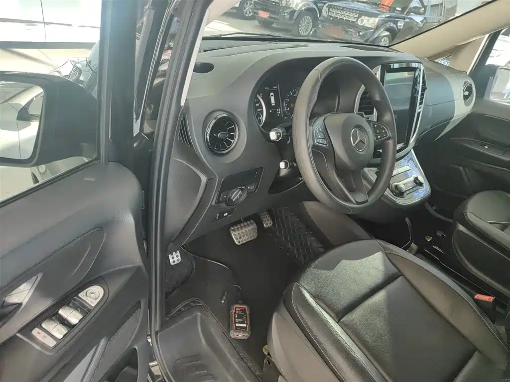 Mercedes-Benz Vito 2022 — фото 13