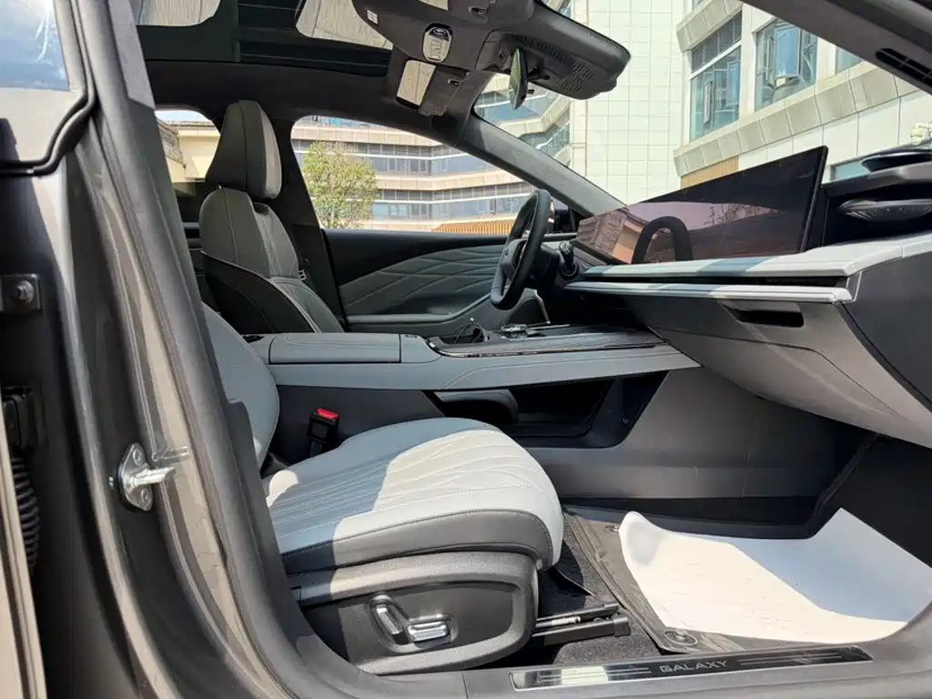 Geely Galaxy E8 2025 — фото 22