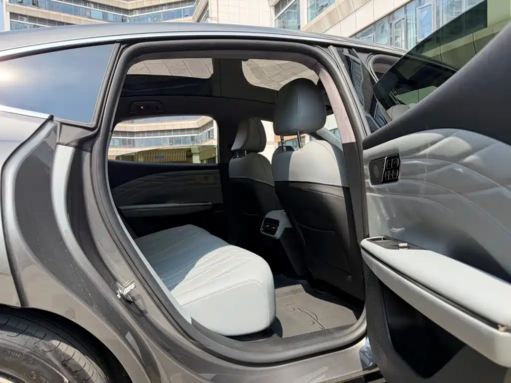 Geely Galaxy E8 2025 — фото 19