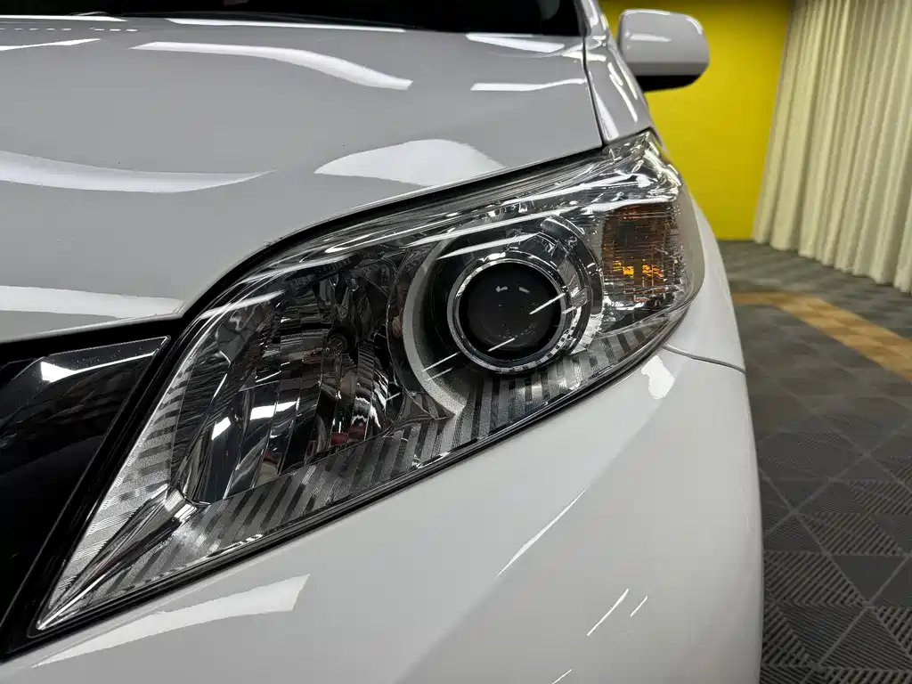 Toyota Sienna 2016 — фото 9