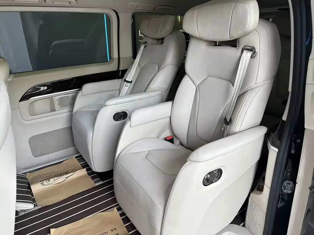 Mercedes-Benz V-Class 2017 — фото 10