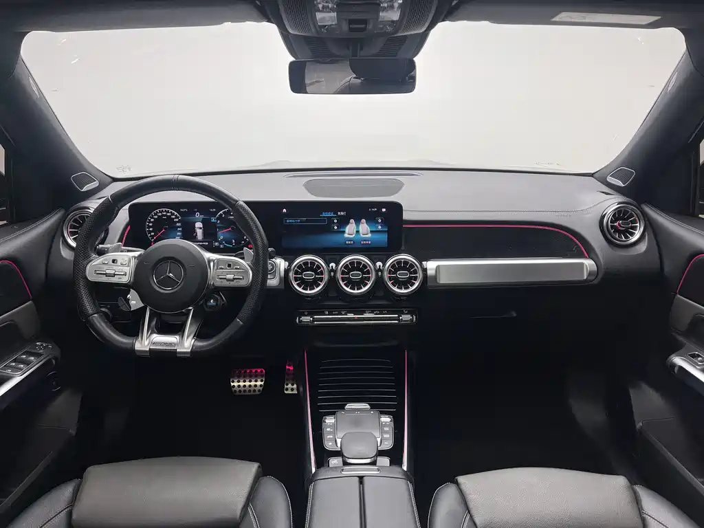 Mercedes-Benz GLB AMG 2022 — фото 13