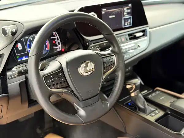 Lexus ES 2021