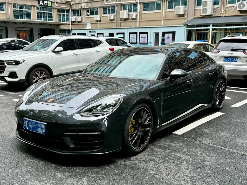 Porsche Panamera 2023 — фото 1
