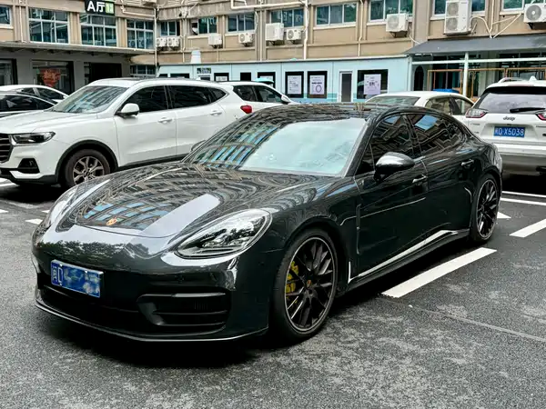 Porsche Panamera 2023