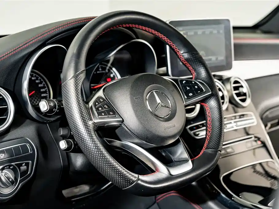Mercedes-Benz GLC AMG 2019 — фото 12