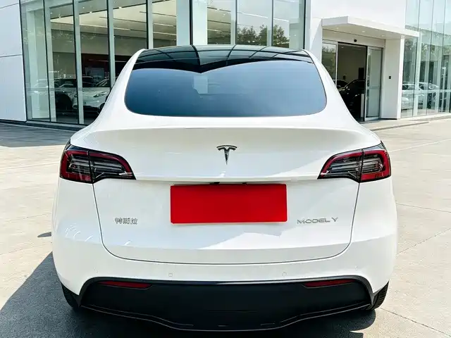 Tesla Model Y 2022 — фото 8
