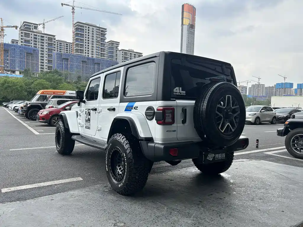 Jeep Wrangler New Energy 2023 — фото 12