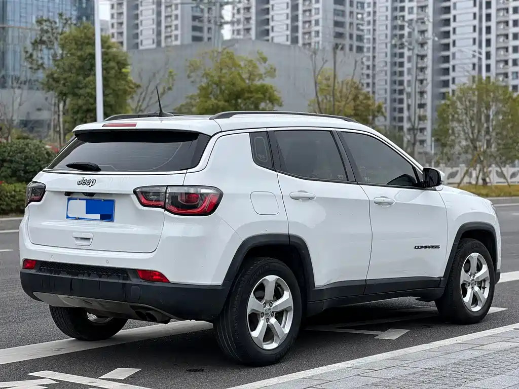 Jeep Compass 2018 — фото 15