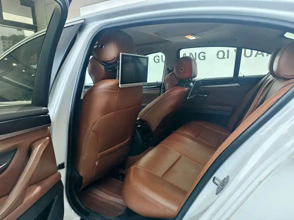 BMW 5 Series 2015 — фото 14