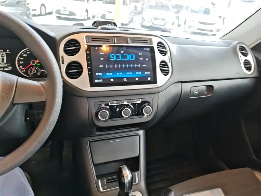 Volkswagen Tiguan 2015 — фото 10